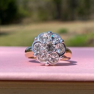 Vintage 18K GE Yellow Gold Band w. Clear Sparkly Flower Set Stones Size 9.25